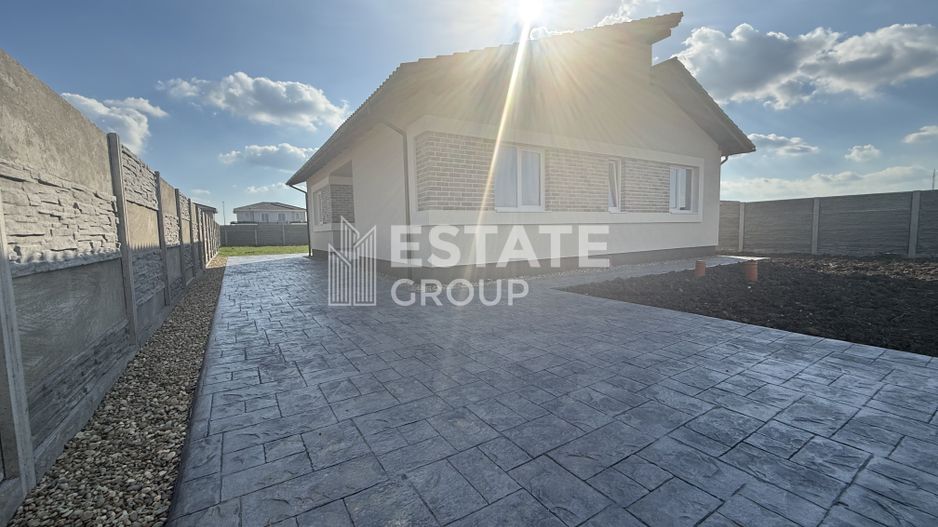 Casa individuala cu 4 camere in Mosnita Noua zona Castel comision 0% - Poză 1