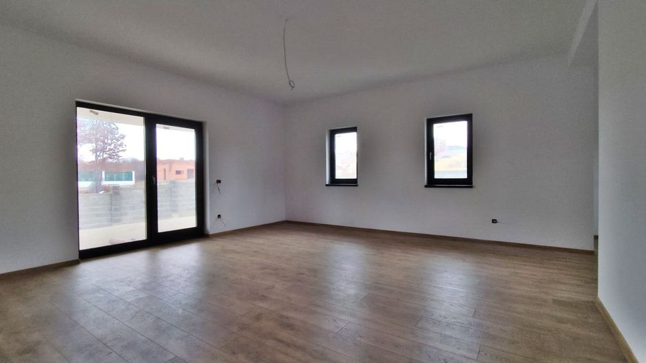 Casa noua de vanzare, nivel parter, living generos si 3 dormitoare - Poză 7