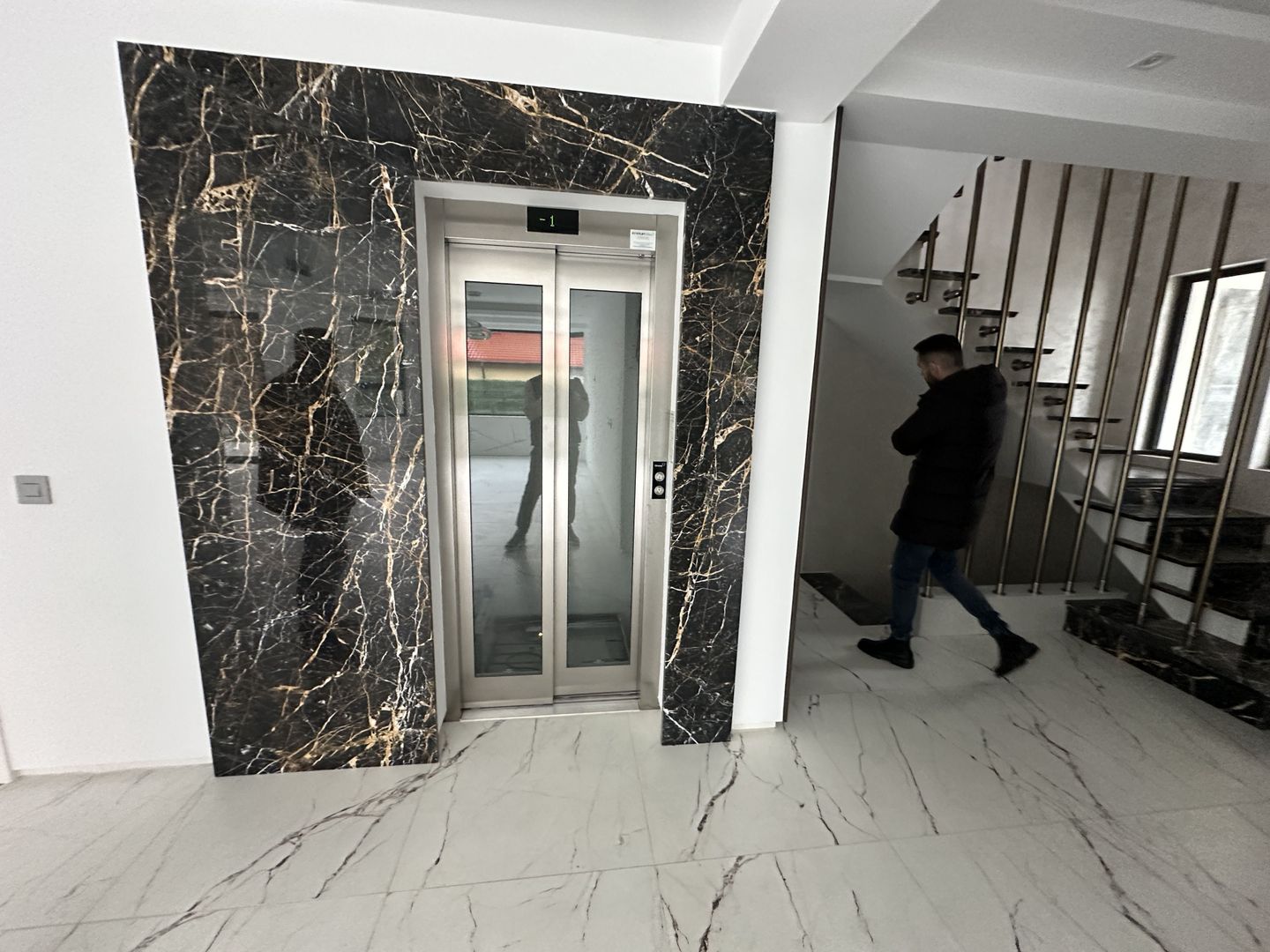 VIla S+P+1+M | Teren de 1000mp | Lift Interior | Finisata Complet - Poză 13