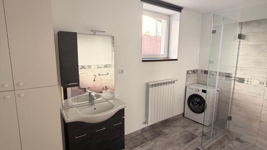 Apartament CENTRAL, living open space, dormitor, zona 7 strazi - Poză 5