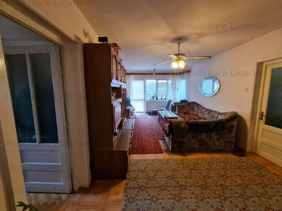 Proprietate individuala-3 apartamente,spatiu comercial,garaje,gradina,curte - Poză 7