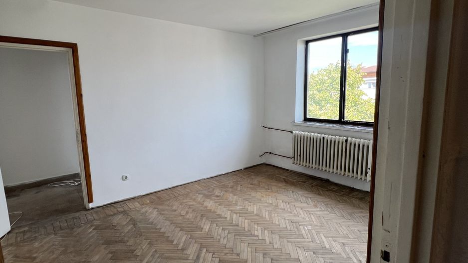 vand apartament 2 camere zona Crihala - Poză 1