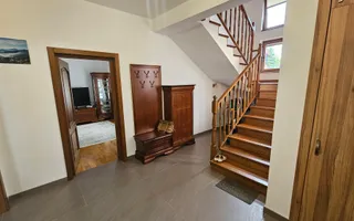 Casă deosebită, cu 5 camere, cu teren de 1132 mp – Cisnădioara - Poză 14