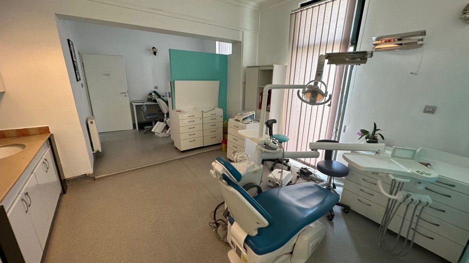 Spatiu de birou cu curte și anexa zona Badea Cartan - Poză 9