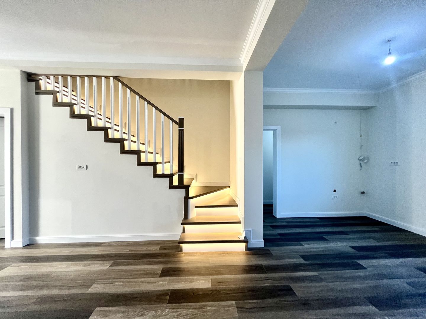 Duplex premium în Moșnița Nouă, separat prin camera tehnică, P+ 1 etaj - Poză 4