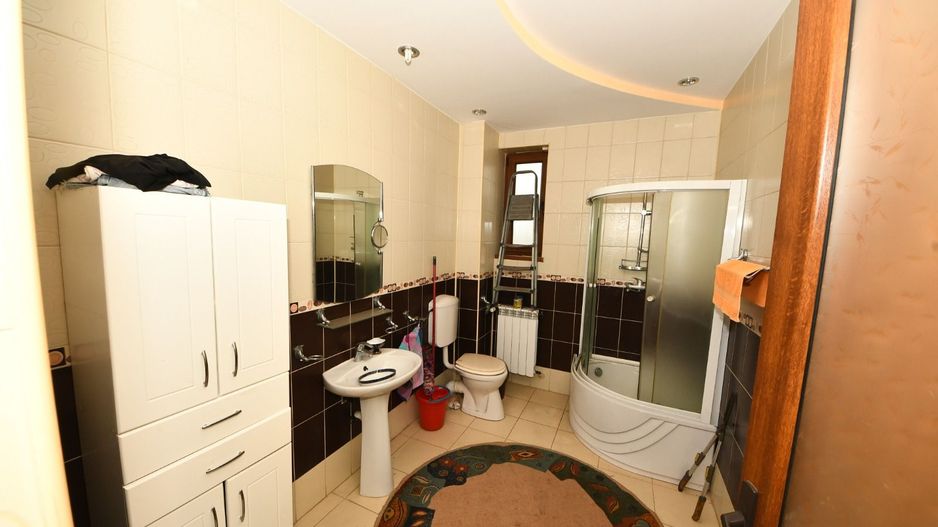 Vila spatioasa, constructie solida, zona micro 17 – Galati - Poză 37