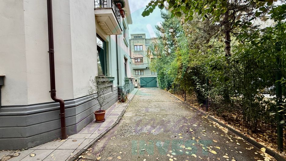 Proprietate cu farmec Art Deco în Cartierul Evreiesc cu multa verdeata - Poză 6