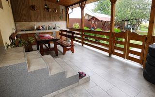 Proprietate cu două locuințe, garaj încălzit, foișor, 600 mp in Ernei - Poză 8