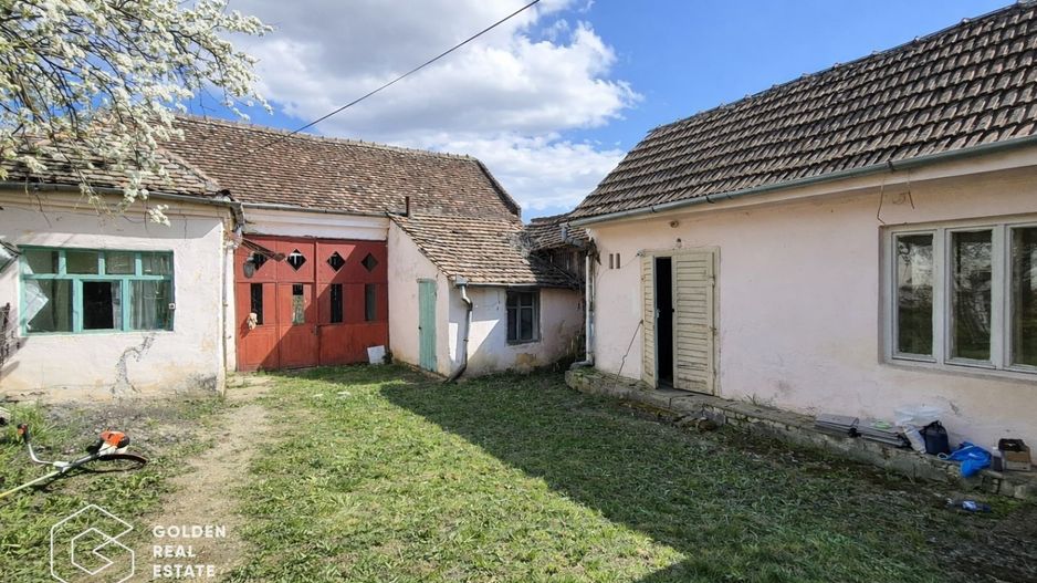 Casa cu doua corpuri de cladire, localitatea Chesint - Poză 5