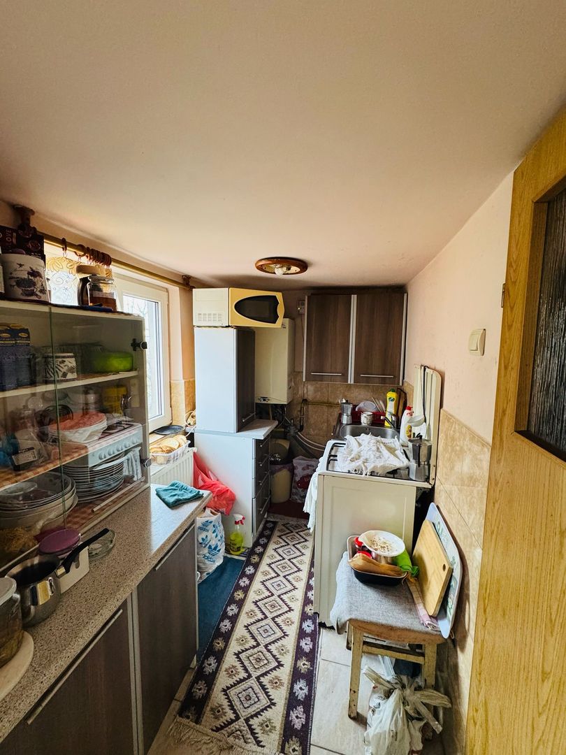 Casa de vanzare cu 2 camere si teren 1068 mp zona Renașterii - Poză 3