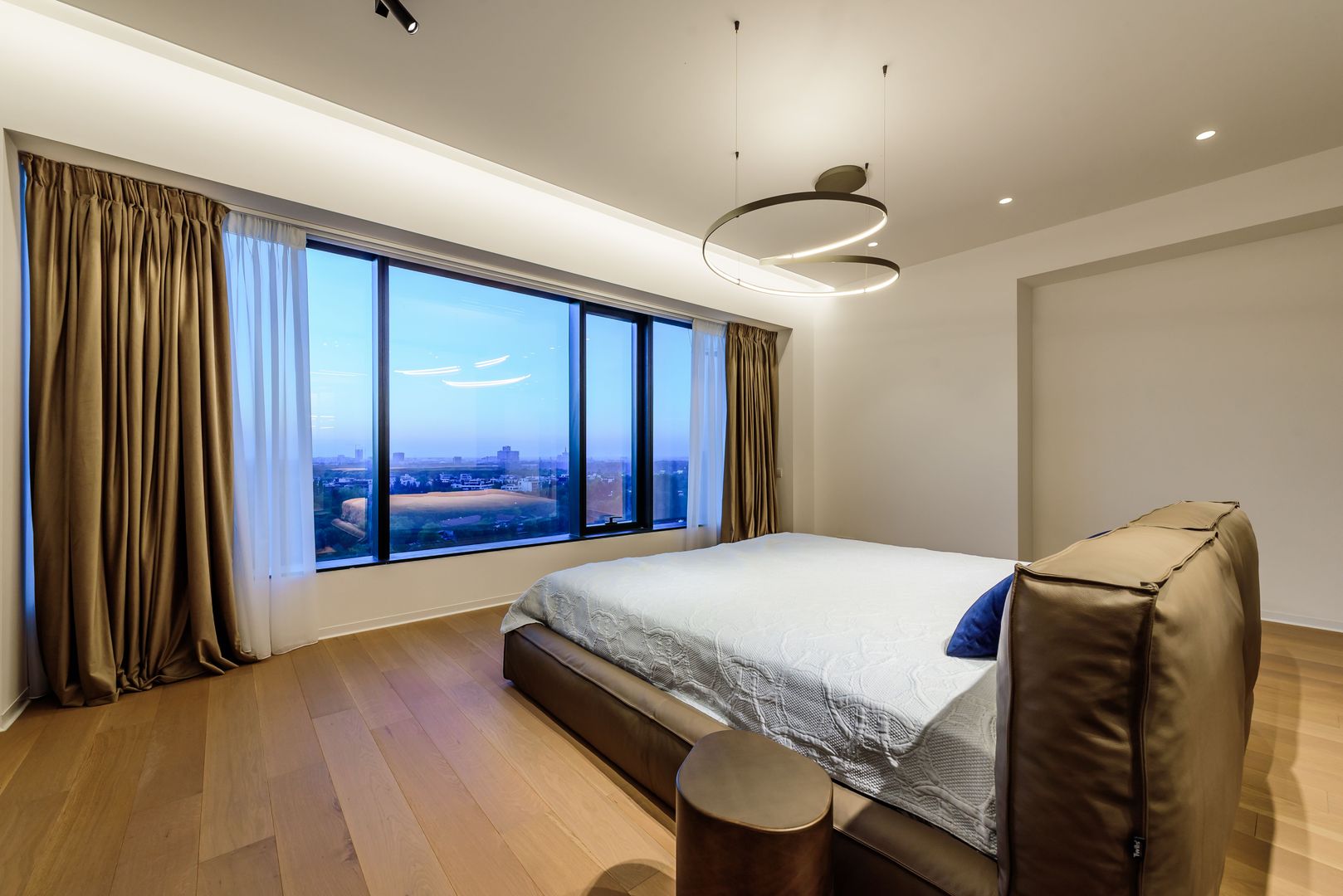 Apartament spațios de 5 camere în zonă exclusivistă, perfect pentru familie - Poză 15