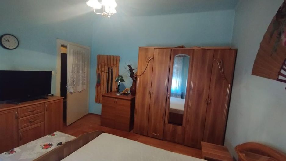 Apart la casa Bogdanestilor  curte  acces cu masina centrala proprie - Poză 2