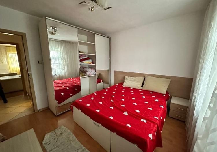 Apartament 2 camere, zona Lunei , etaj intermediar, centrala - Poză 2