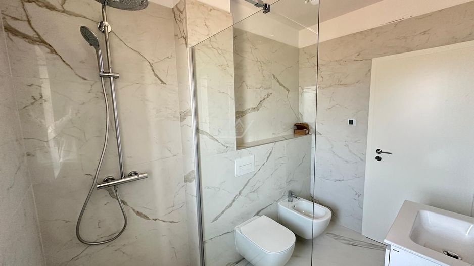 COMISION 0! Duplex finalizat - 5 camere, 3 bai. Panouri fotovoltaice. - Poză 11