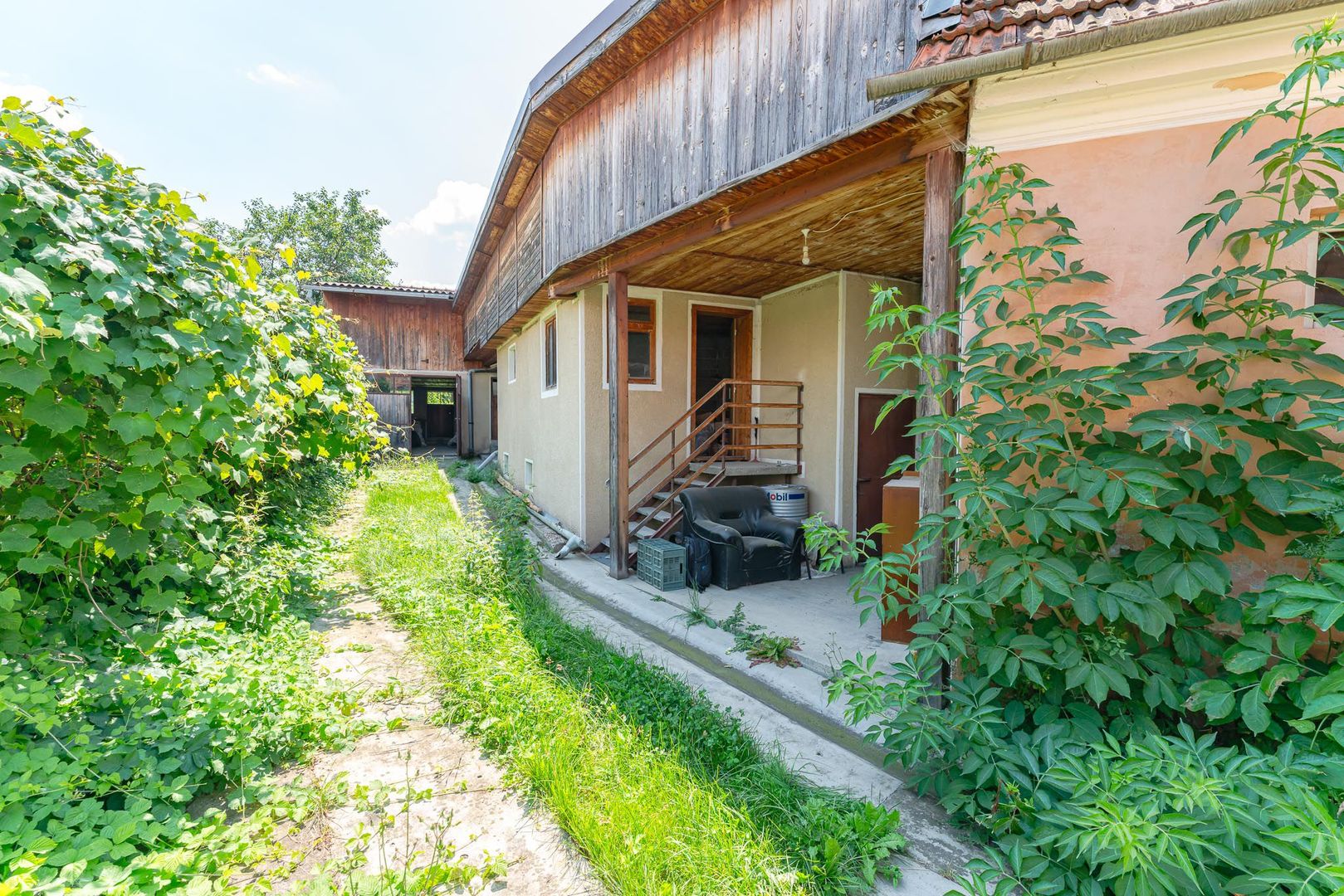 Casa in Purcareni, strada Principala - Poză 17