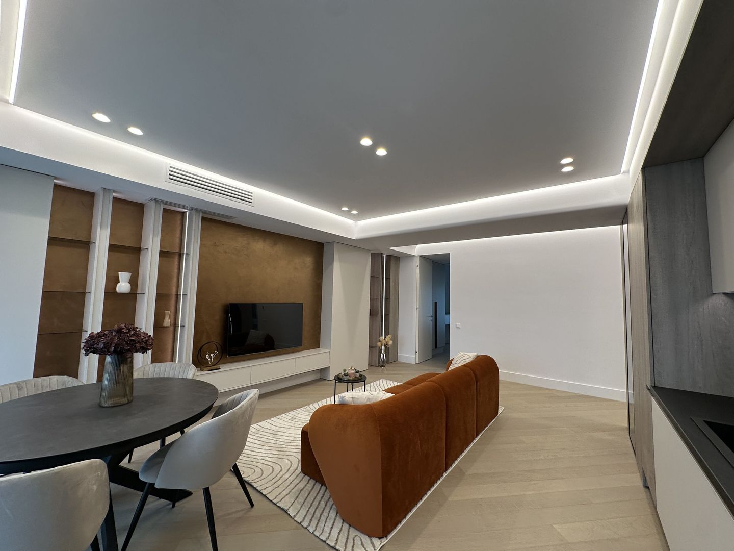 PRIMA INCHIRIERE 3 CAMERE CORTINA 126 - Poză 1