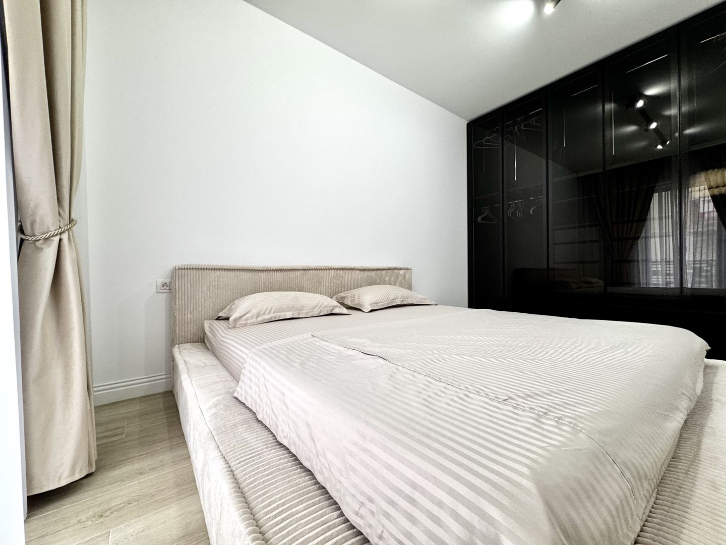 Apartament cochet și elegant, dressing generos,  la intrare in  Giroc - Poză 11