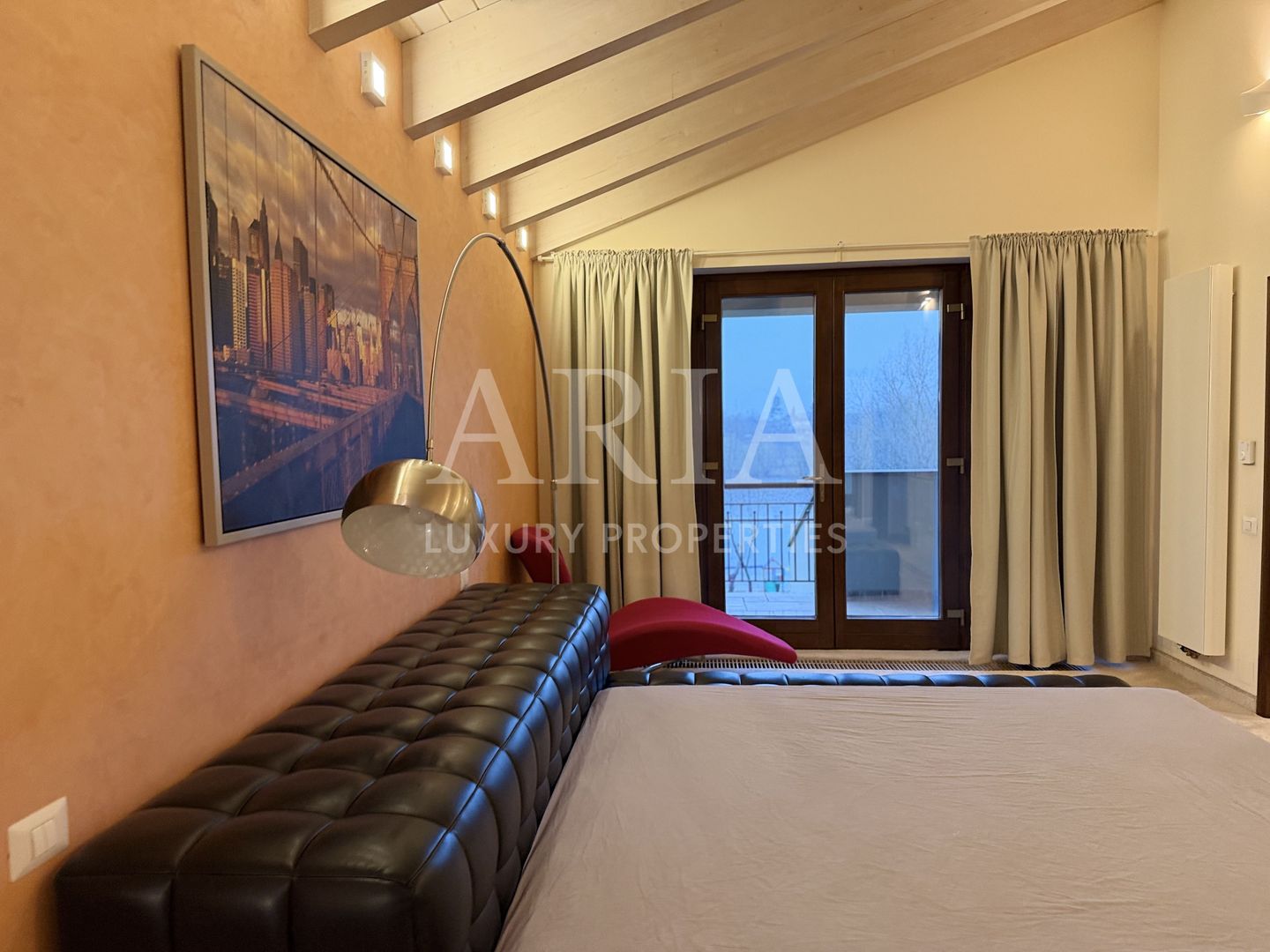 SNAGOV VILA | 36m DESCHIDERE LA LAC | PONTON 250mp | JACUZZI | SPA | BOWLING - Poză 7