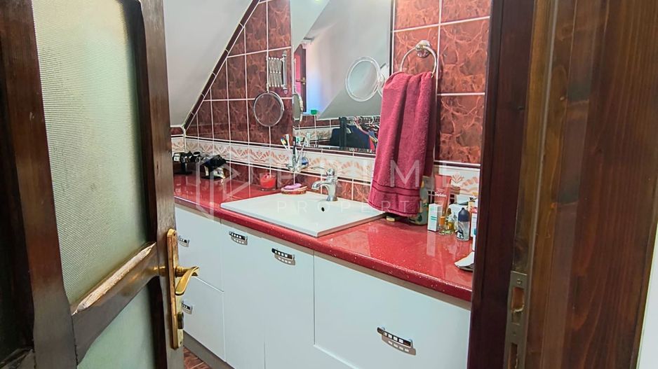 Casa perfectă pentru familie – curte, foișor cu grătar și garaj triplu - Poză 21