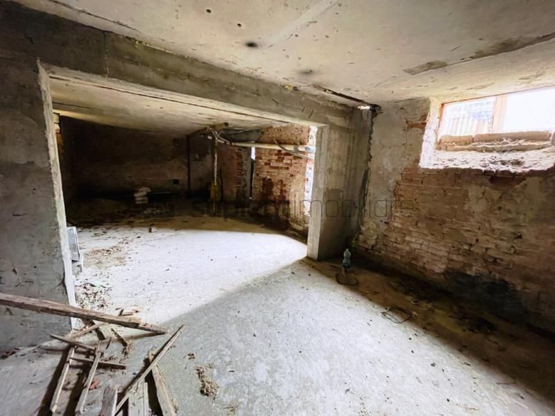 Casa situata ultracentral cu proiect autorizat - Poză 14