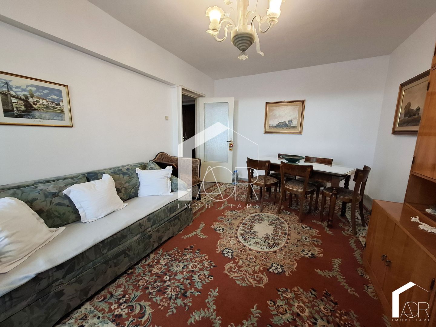 Apartament cu 2 camere, decomandat, confort 1, zona Republicii - Poză 1