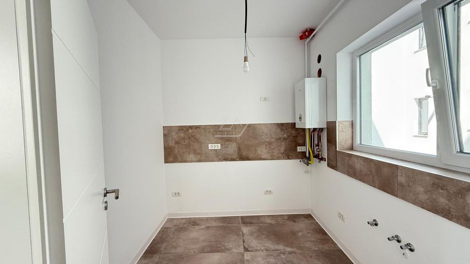 Bucatarie inchisa. Etaj 1. Loc de parcare. Asfalt. - Poză 5