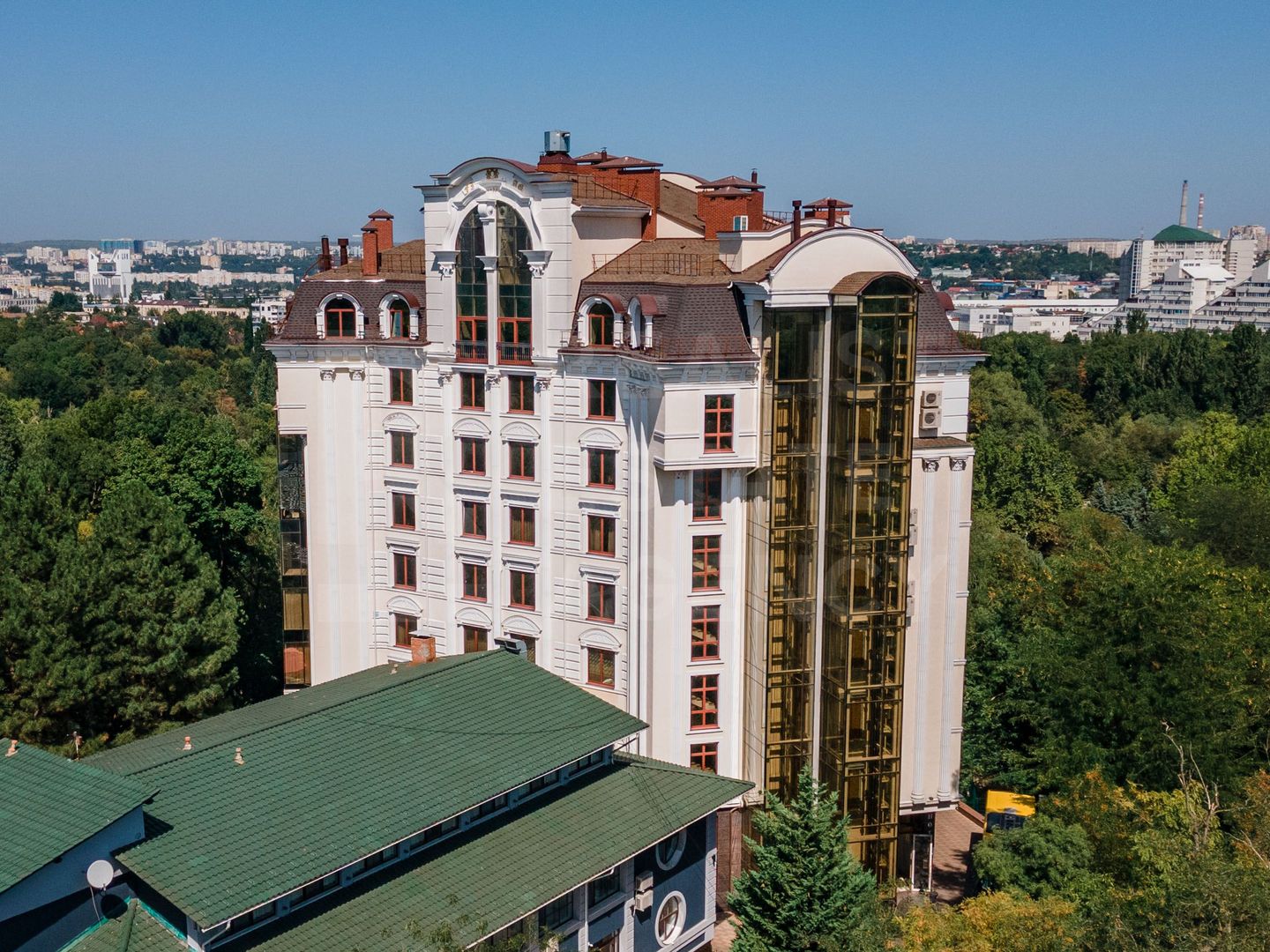 Apartament spațios cu 3 camere pe str. Trandafirilor - Poză 1