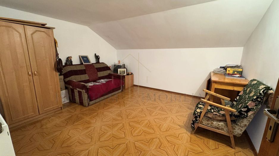 Casa + Spațiu comercial de vânzare în Onesti - Poză 9