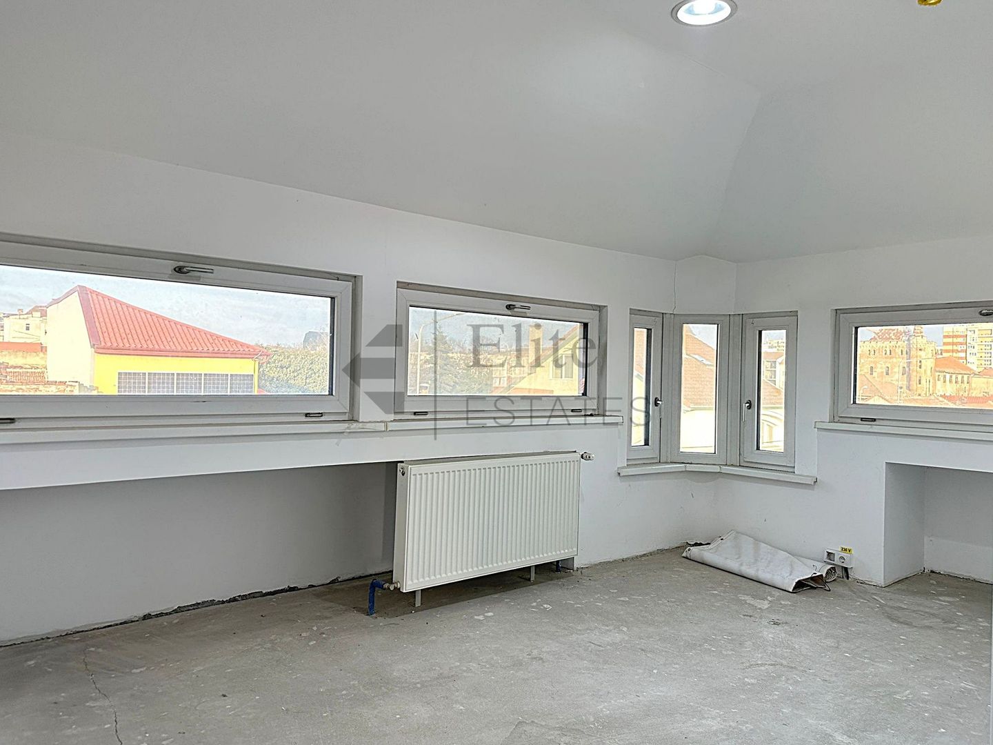 Birou cu 3 camere  de inchiriat ultracentral in Oradea - Poză 2