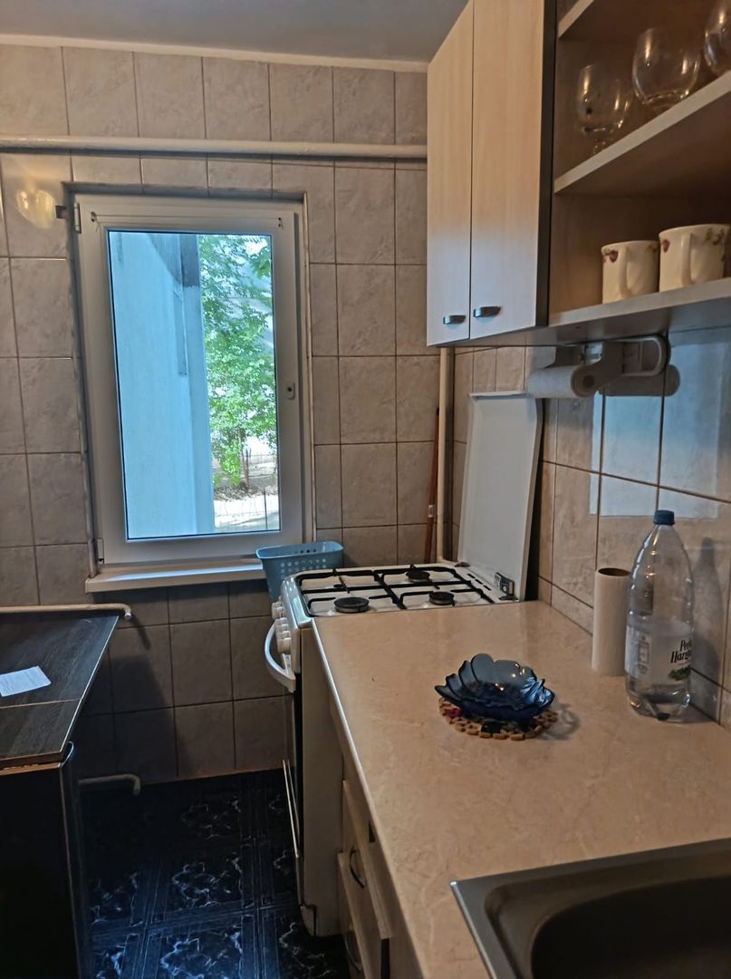 De vanzare apartament cu 2 camere, parter, micro 13 B, 60.000 euro - Poză 1