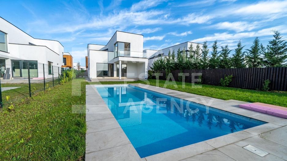 Vilă cu vedere spre pădure și cu piscina încălzită - Poză 1