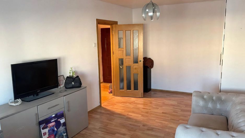 Vanzare Apartament 2 camere, 50 mp, decomandat – la 10 m de Metrou Raul Doamnei - Poză 1