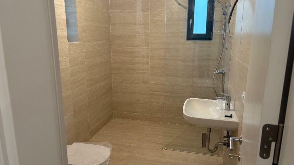 Vila moderna spatioasa - Poză 7