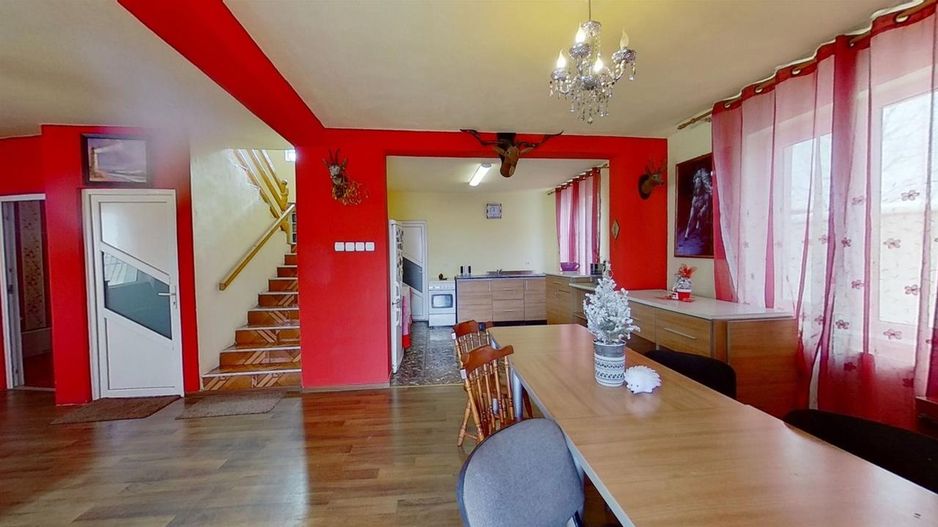 Proprietate pe 2 niveluri, curte individuala si garaj, cartier linistit, Rasnov. - Poză 1