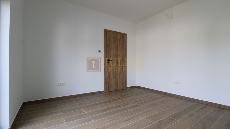 Casa zona Lunei, 5 camere + 3 bai, centrala proprie, rezidential sau birouri ! - Poză 39