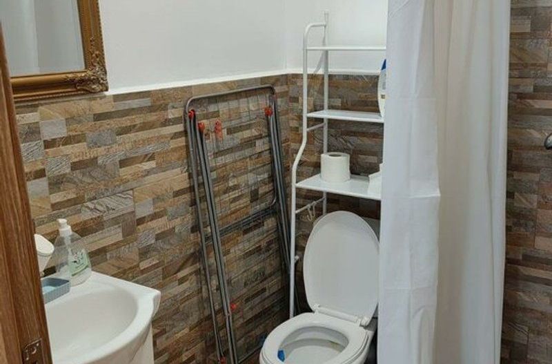 Casa cu doua camere, mobilata si utilata, zona centrala - Poză 8