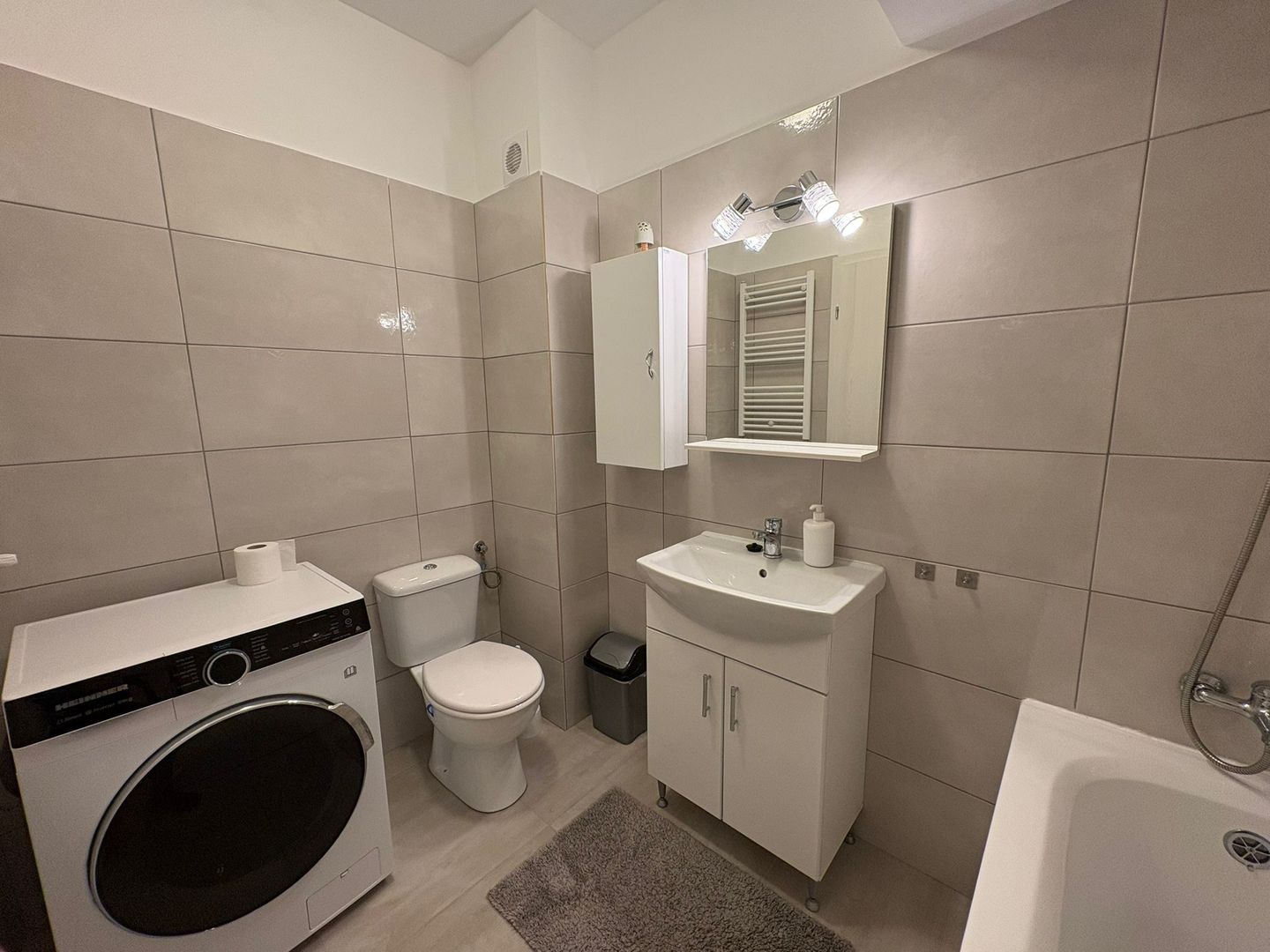 AP. 2 CAMERE APARATORII PATRIEI, CENTRALA, BUCATARIE INCHISA,PARCARE - Poză 8