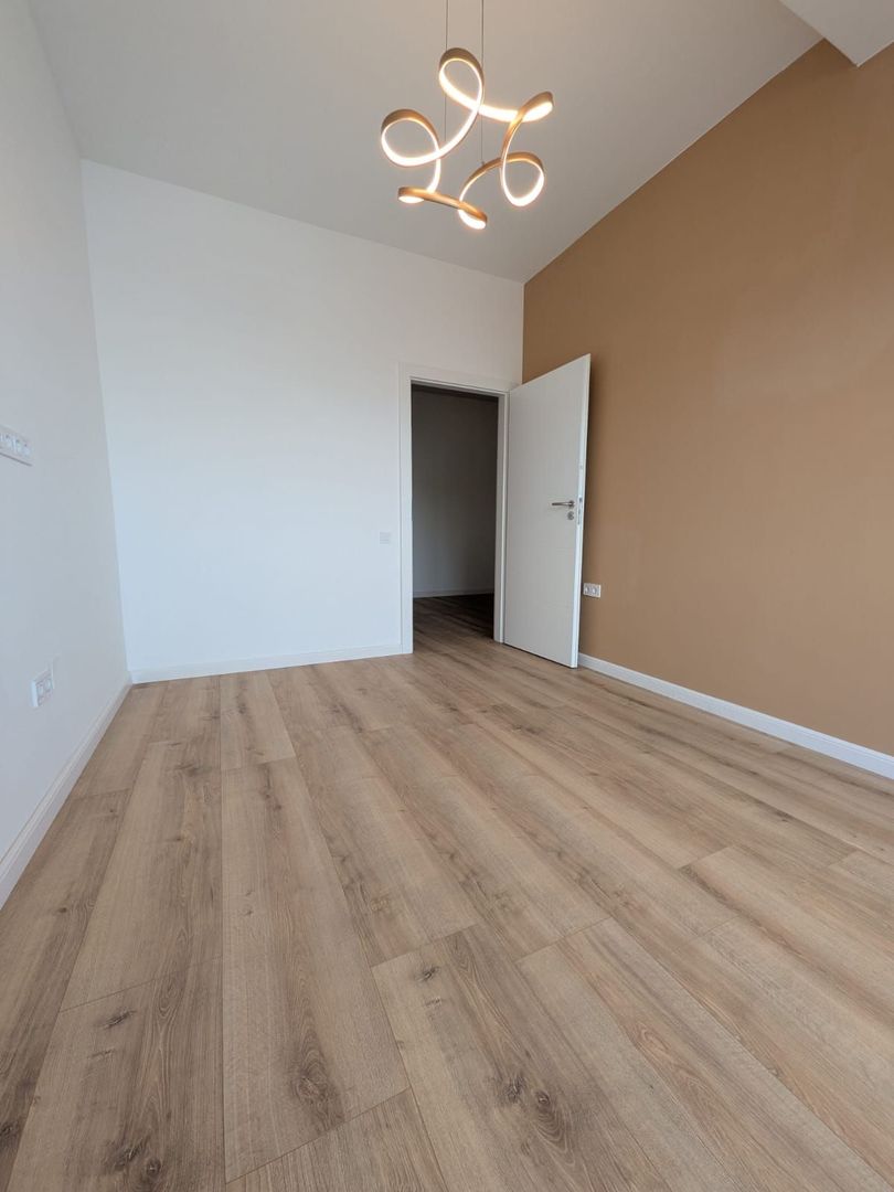 Apartament cu 3 camere, zona Eroilor, Floresti - Poză 8