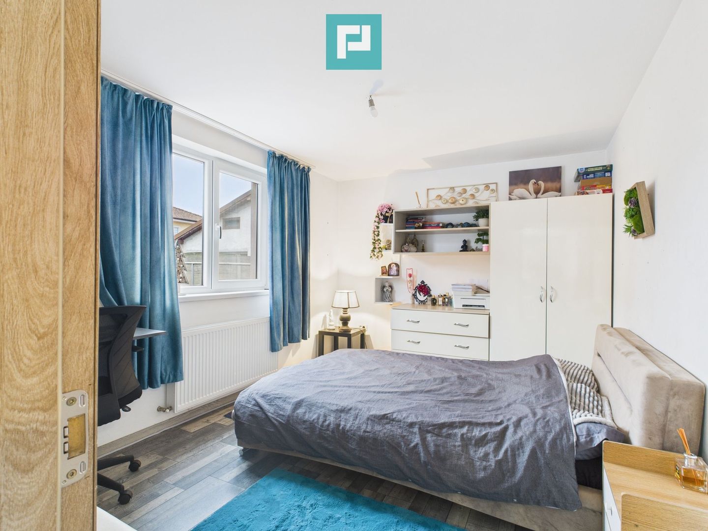 Două case pe un teren generos în Ghiroda - Poză 7