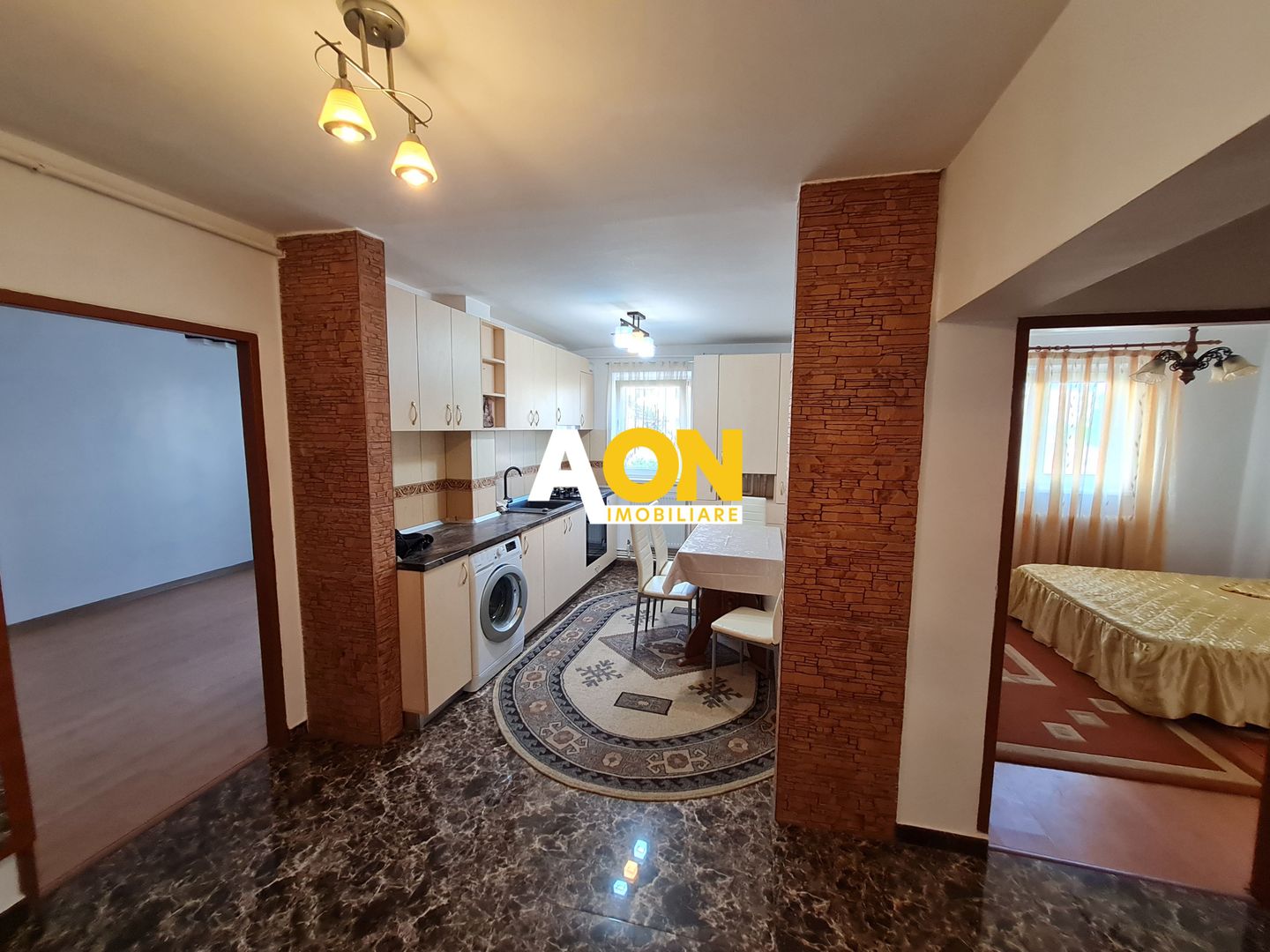 Apartament 3 Camere, Etaj 1, Decomandat, 63 mp, Zona Cetate - Poză 3