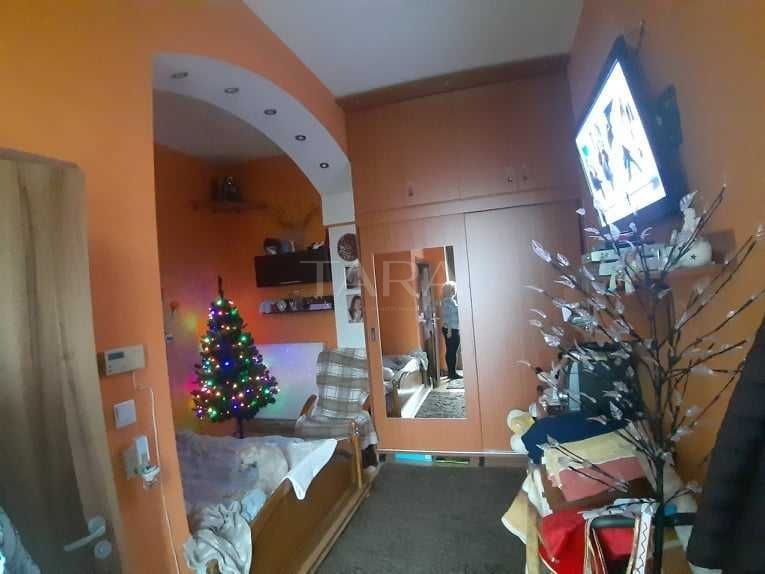 Apartament de Vânzare – 3 Camere, Zona UMF, Cu Curte! - Poză 1