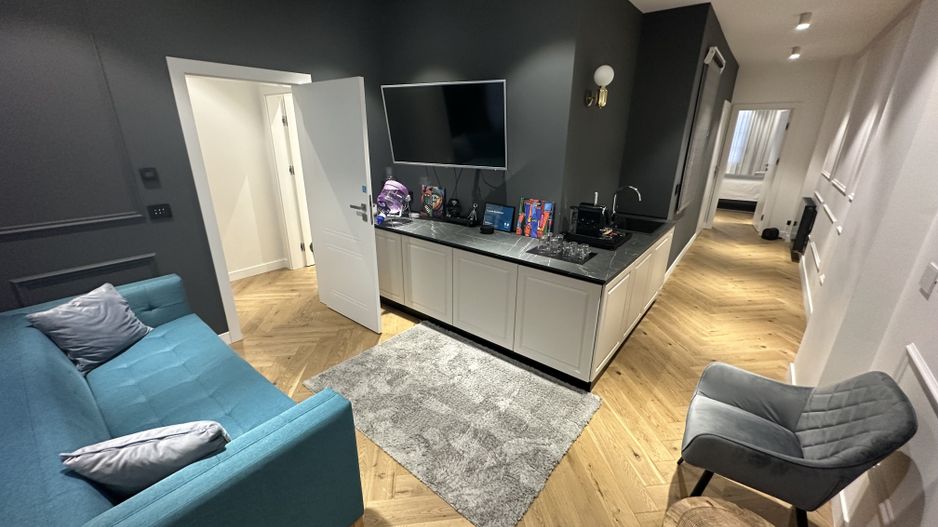 Apartament   4 camere - Poză 1