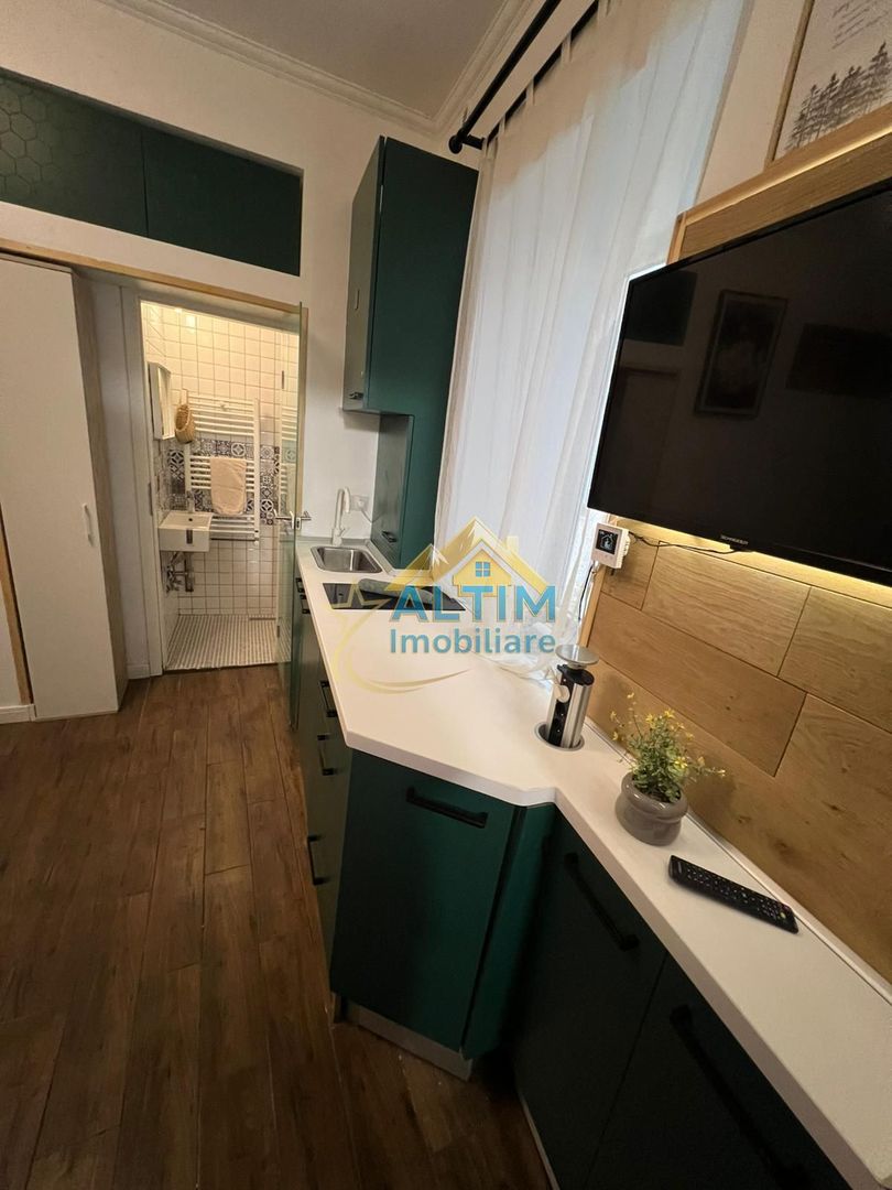 OPORTUNITATE: Garsonieră în Centrul Istoric, Brașov - Poză 3