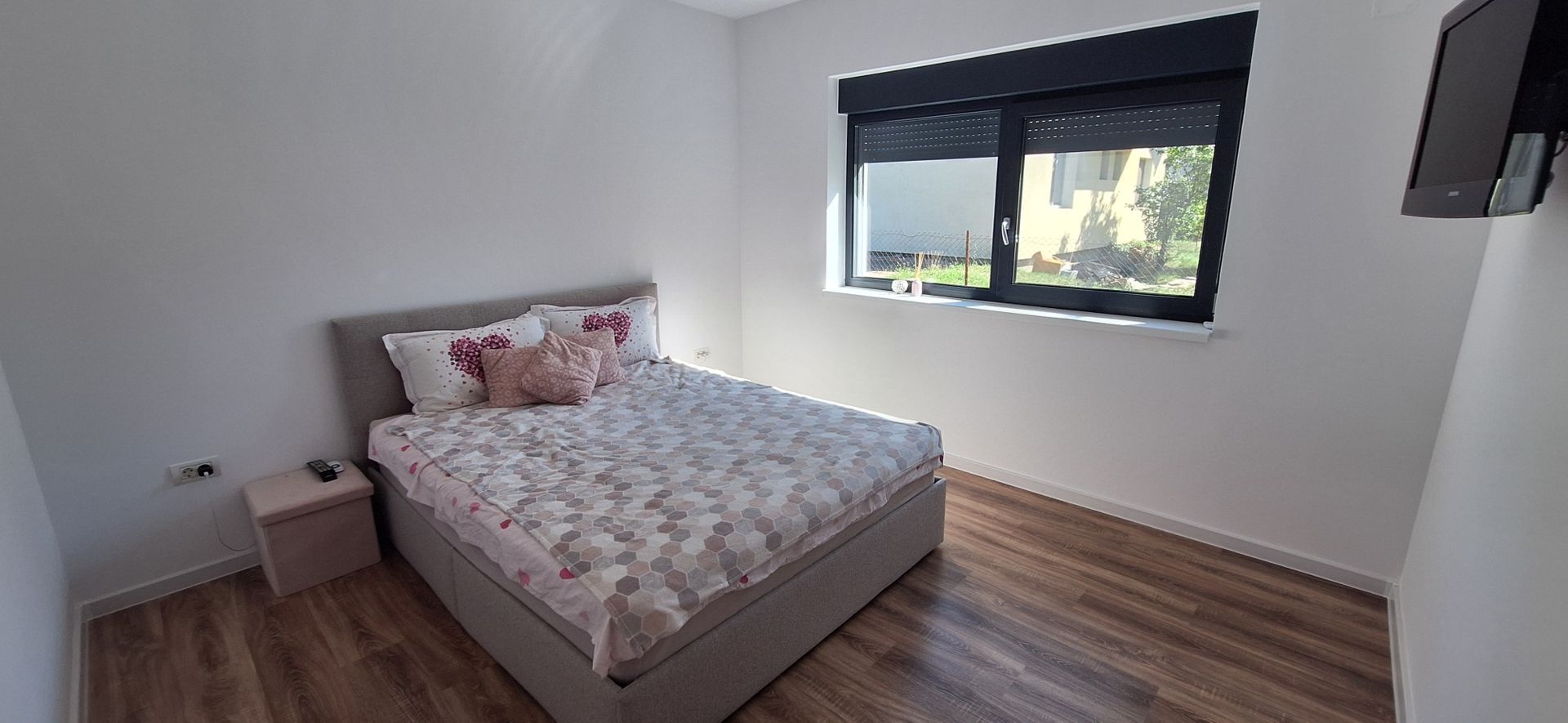 Casa individuala parter cu garaj - Dumbravita - Poză 15