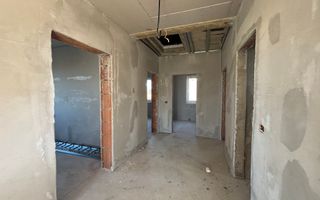 Casa individuala cu 4 camere in Mosnita Noua zona Castel - Poză 11