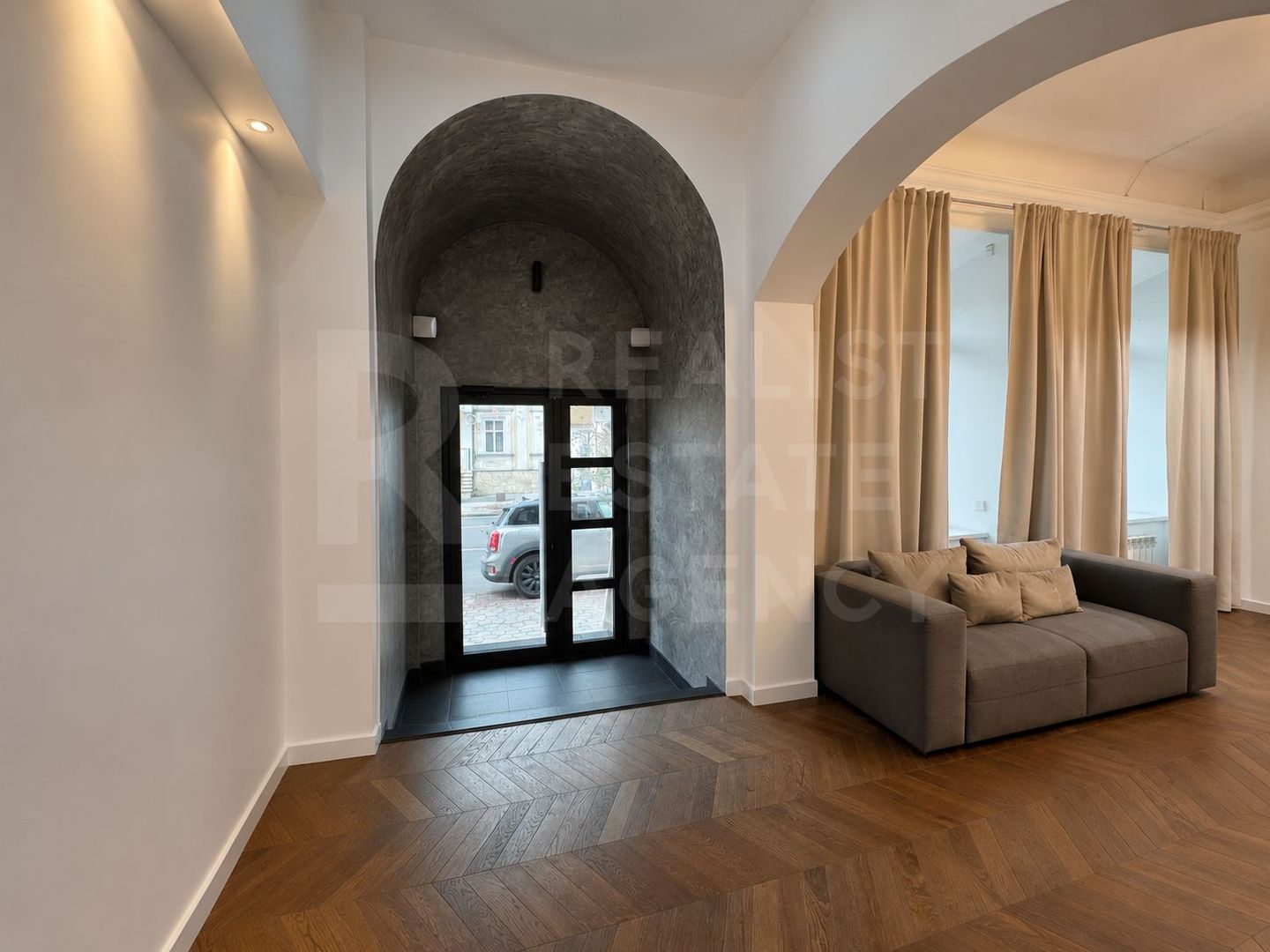 Chirie, spațiu comercial, 55 mp, str. București, Centru - Poză 3