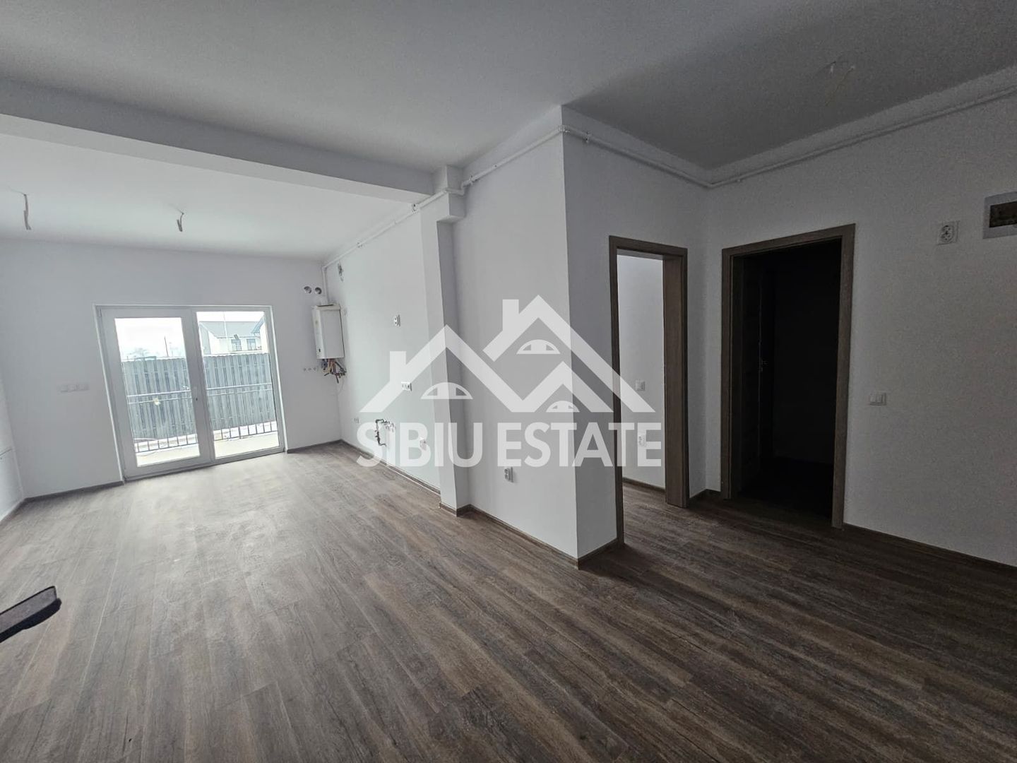 Apartament NOU 2 camere, balcon cu boxa, parcare - Poză 4