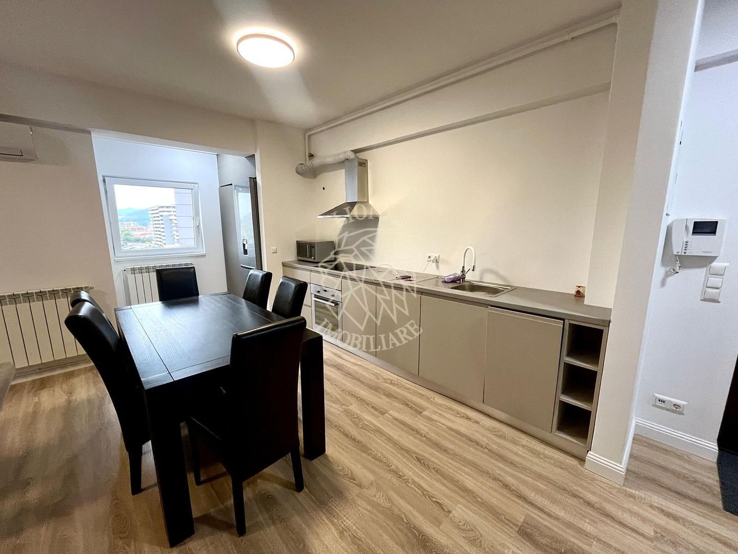 Apartament 65 mp+balcon 4 mp-lift-molbilat, utilat nou-Independentei - Poză 2