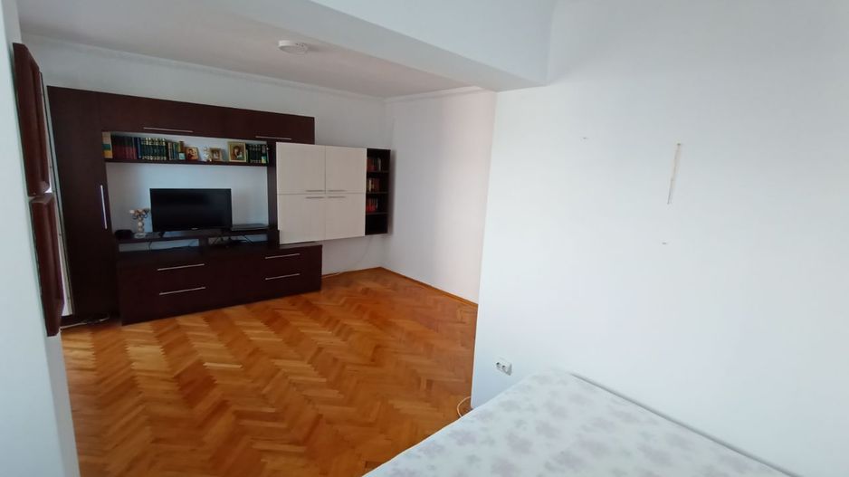 Galați 2 camere Maz 1,  renovat, izolat termic 4/11 - Poză 3