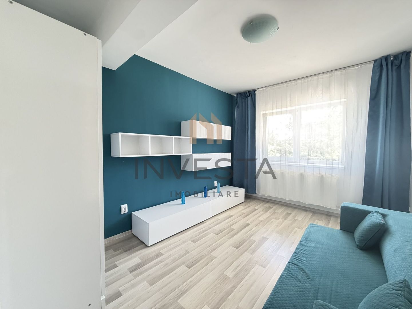 Apartament cu 2 camere de inchiriat si loc de parcare - Poză 1
